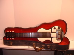 1951-bakelite-lap-steel-002