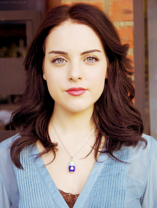 Elizabeth_Gillies15