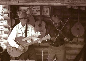 Bruce_Roark_Musical_Instruments_(Devine),_Texas_Folklife_Festival_1974